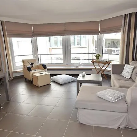 Karls Place Duplex 3 Bedrooms Side Sea View, Free Parking Apartment *