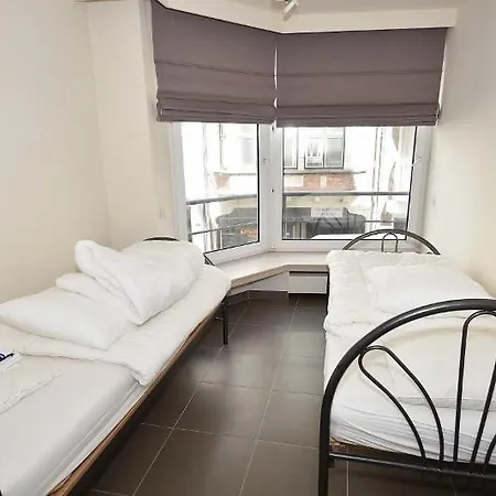 Karls Place Duplex 3 Bedrooms Side Sea View, Free Parking Apartment *