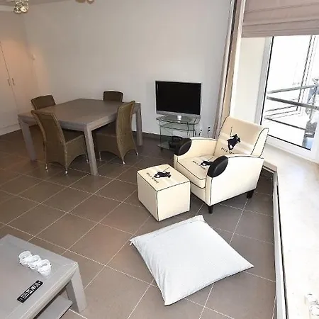 Karls Place Duplex 3 Bedrooms Side Sea View, Free Parking Apartment