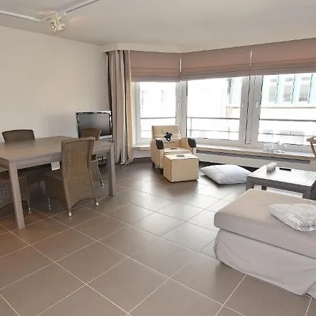 Karls Place Duplex 3 Bedrooms Side Sea View, Free Parking Apartment *